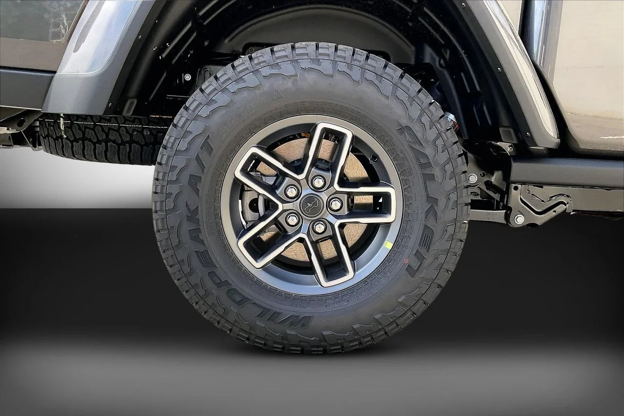 New 2026 Granite Crystal Metallic Clearcoat Jeep Mojave image 33