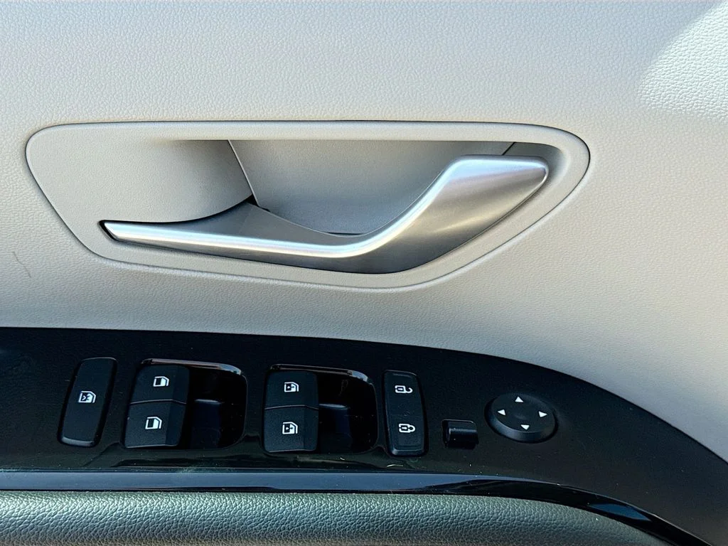 Used 2022 Gray Hyundai SEL image 22