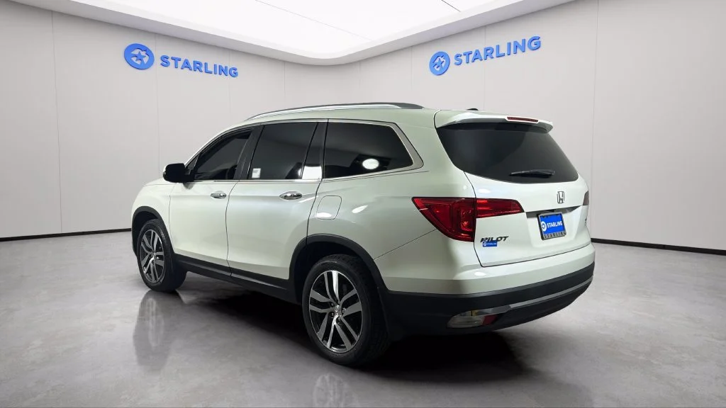Used 2018 White Honda Touring image 6