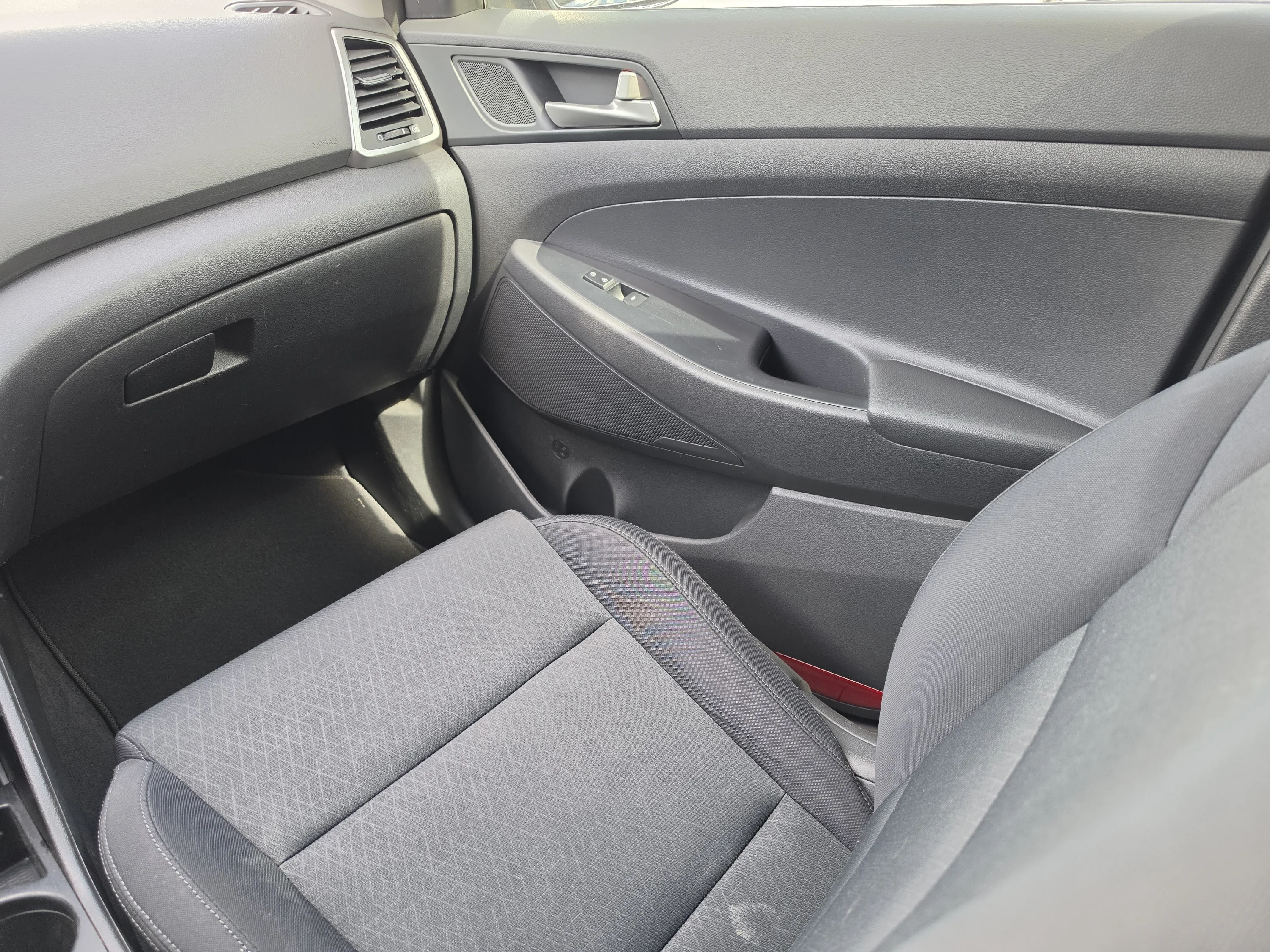Used 2018 Black Noir Pearl Hyundai Value image 21