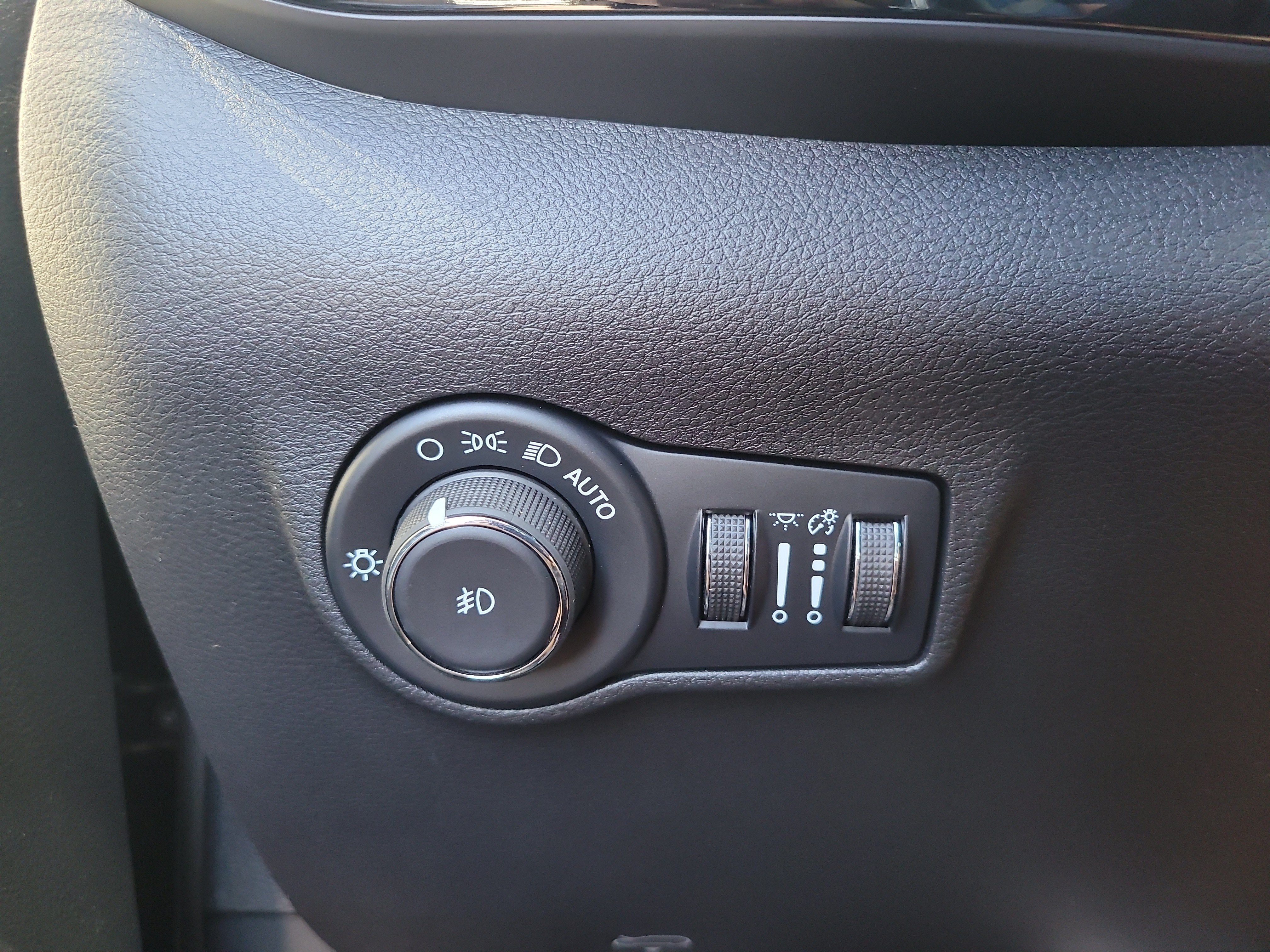 New 2026 Fathom Blue Pearl-Coat Exterior Paint Jeep Latitude Altitude image 21
