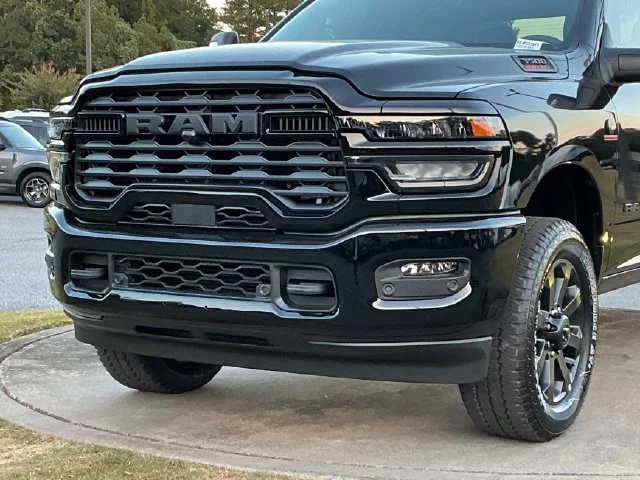 New 2027 Diamond Black Crystal Pearl-Coat Exterior Paint RAM Big Horn image 10