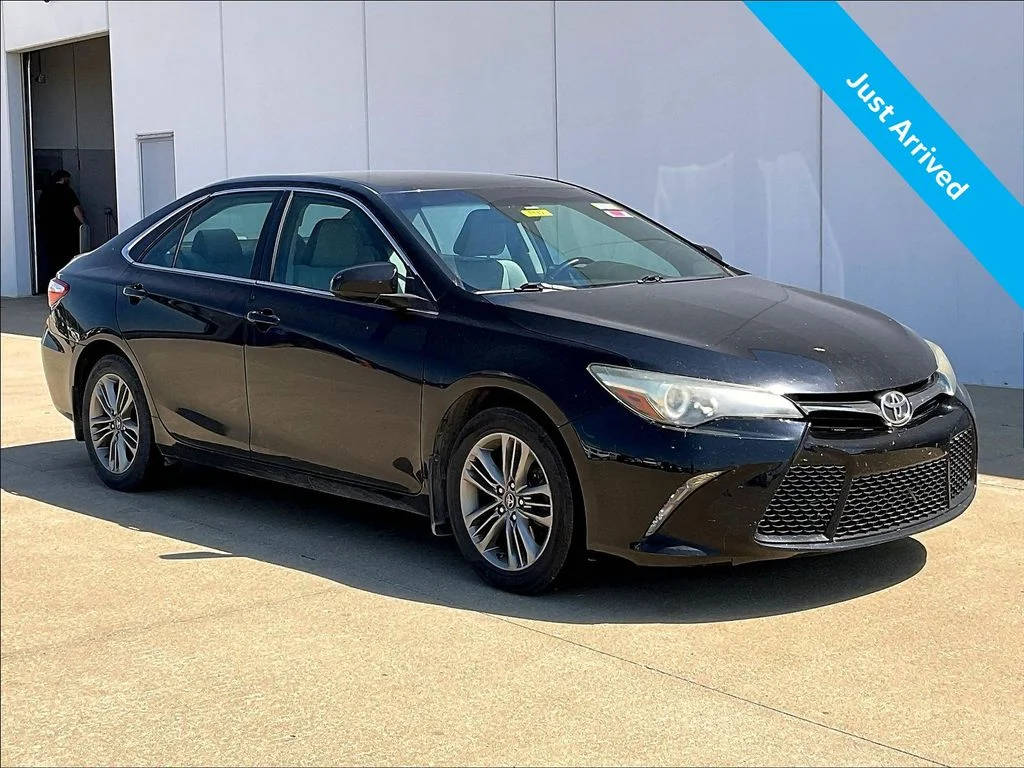 Used 2016 Black Toyota SE image 1