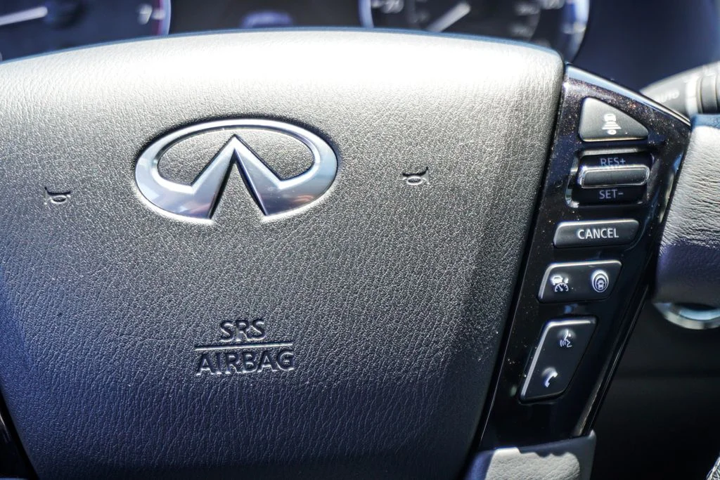 Used 2023 White INFINITI LUXE image 15