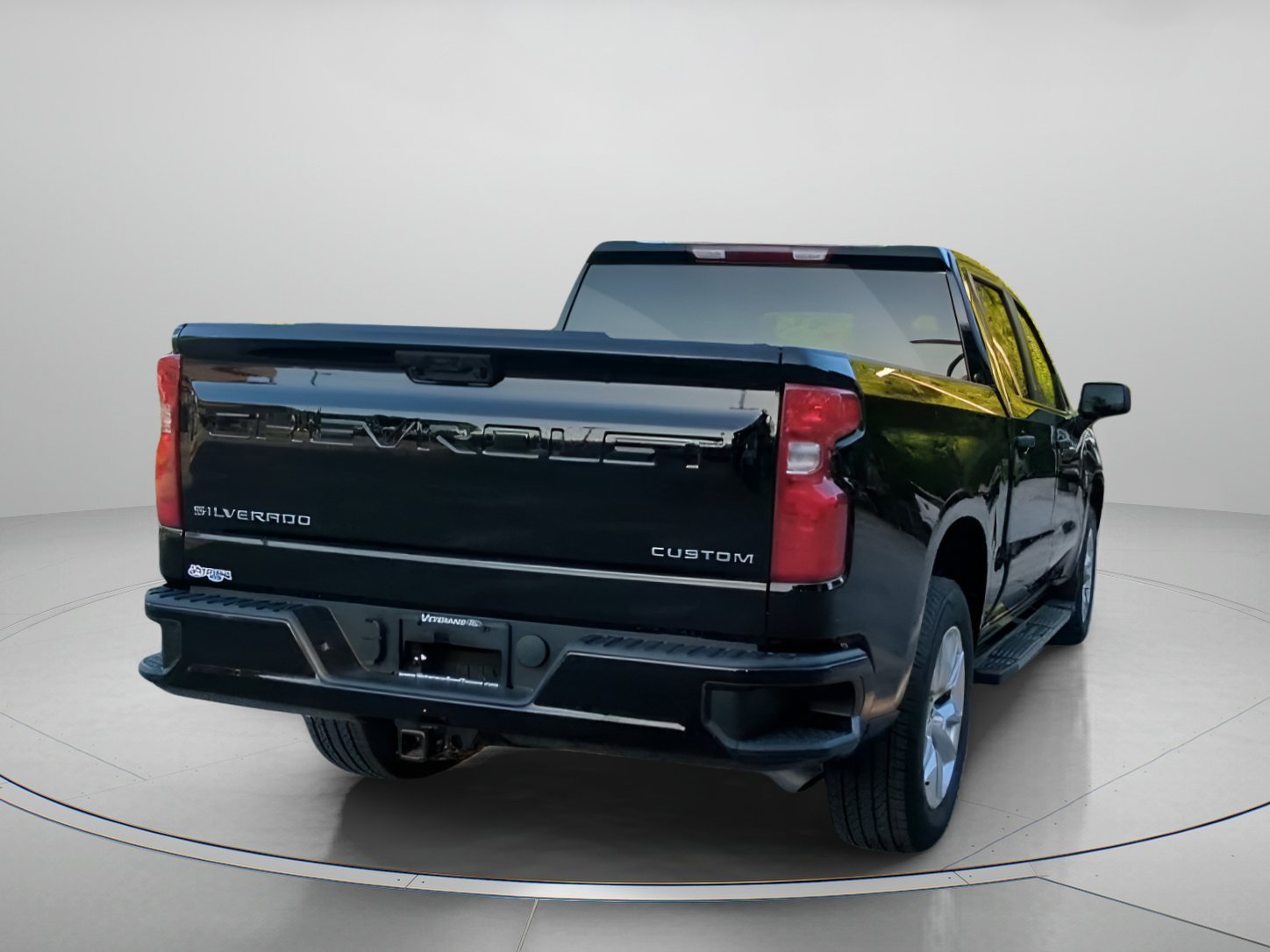Used 2024 Black Chevrolet Custom Crew Cab Pickup image 25