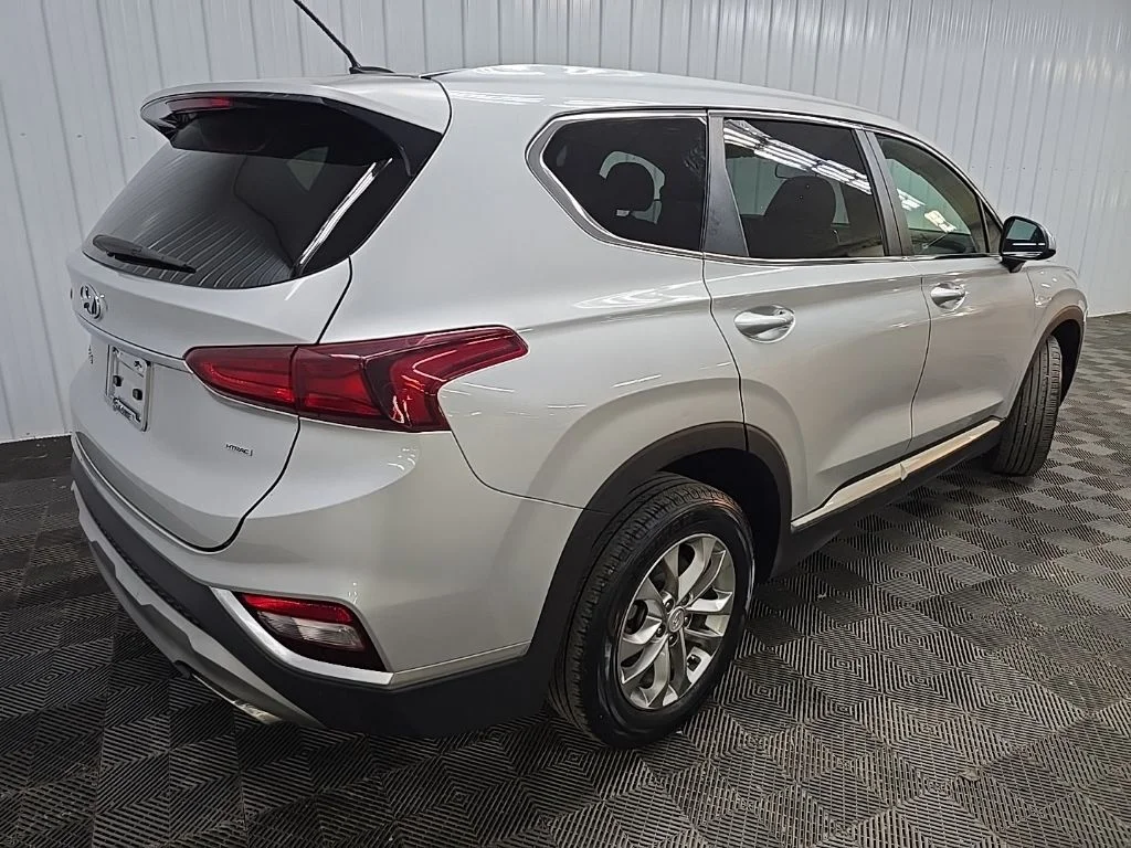 Used 2019 Silver Hyundai SE image 10