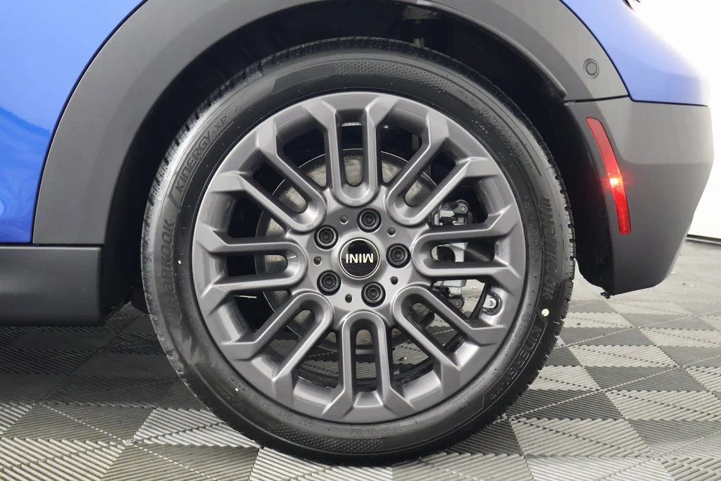 New 2026 Blue Metallic MINI Signature Plus image 9
