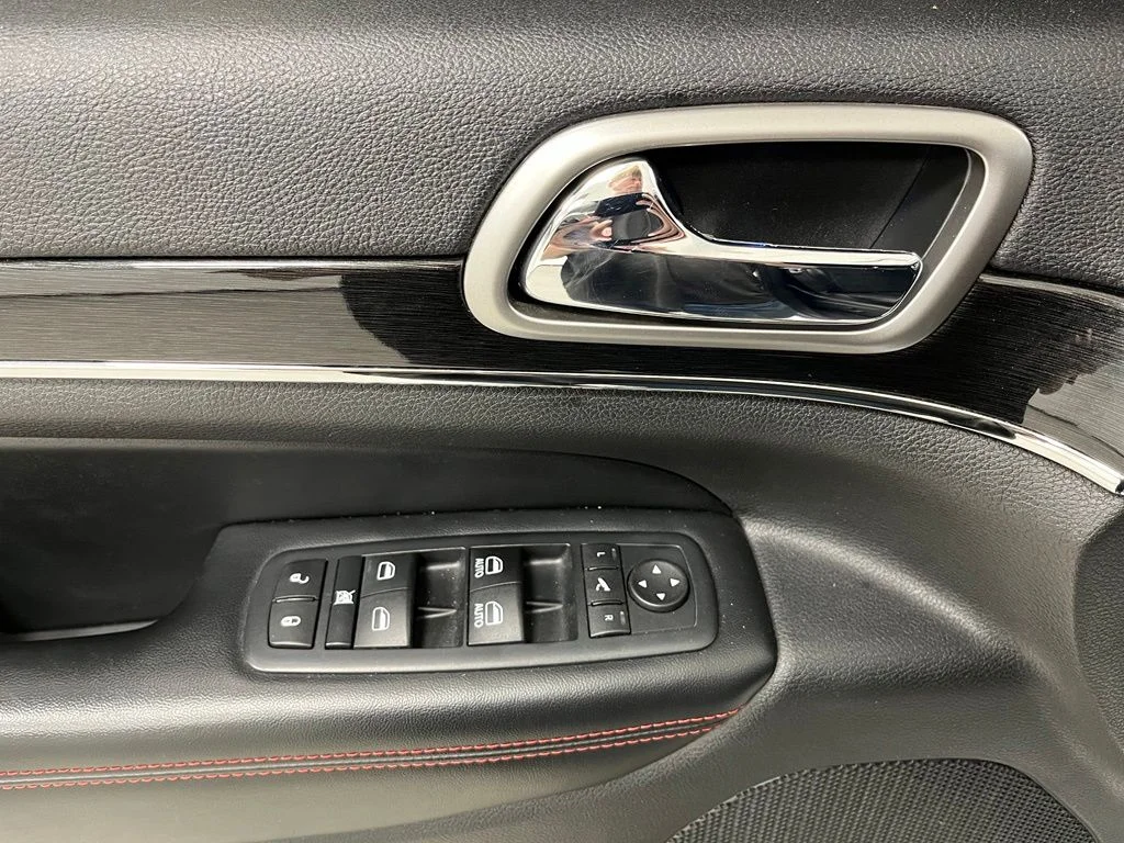 Used 2017 White Jeep Trailhawk image 24