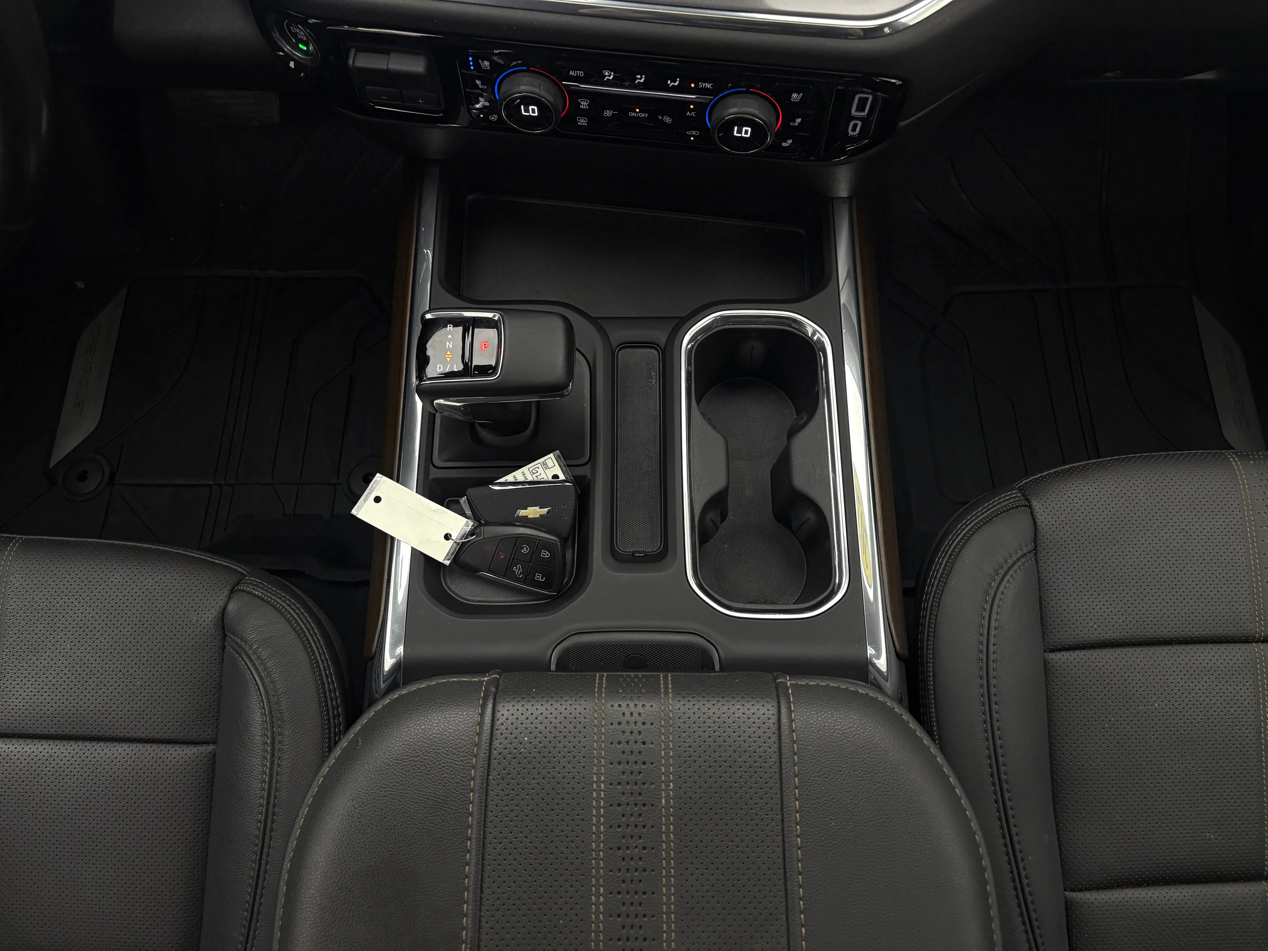 Used 2023 IRIDESCENT PEARL TRICOAT Chevrolet High Country image 36