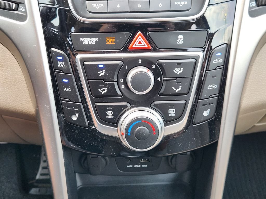 Used 2013 Black Noir Pearl Hyundai Base image 18