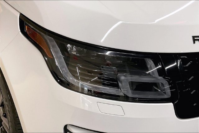 Used 2021 White Land Rover Westminster image 32