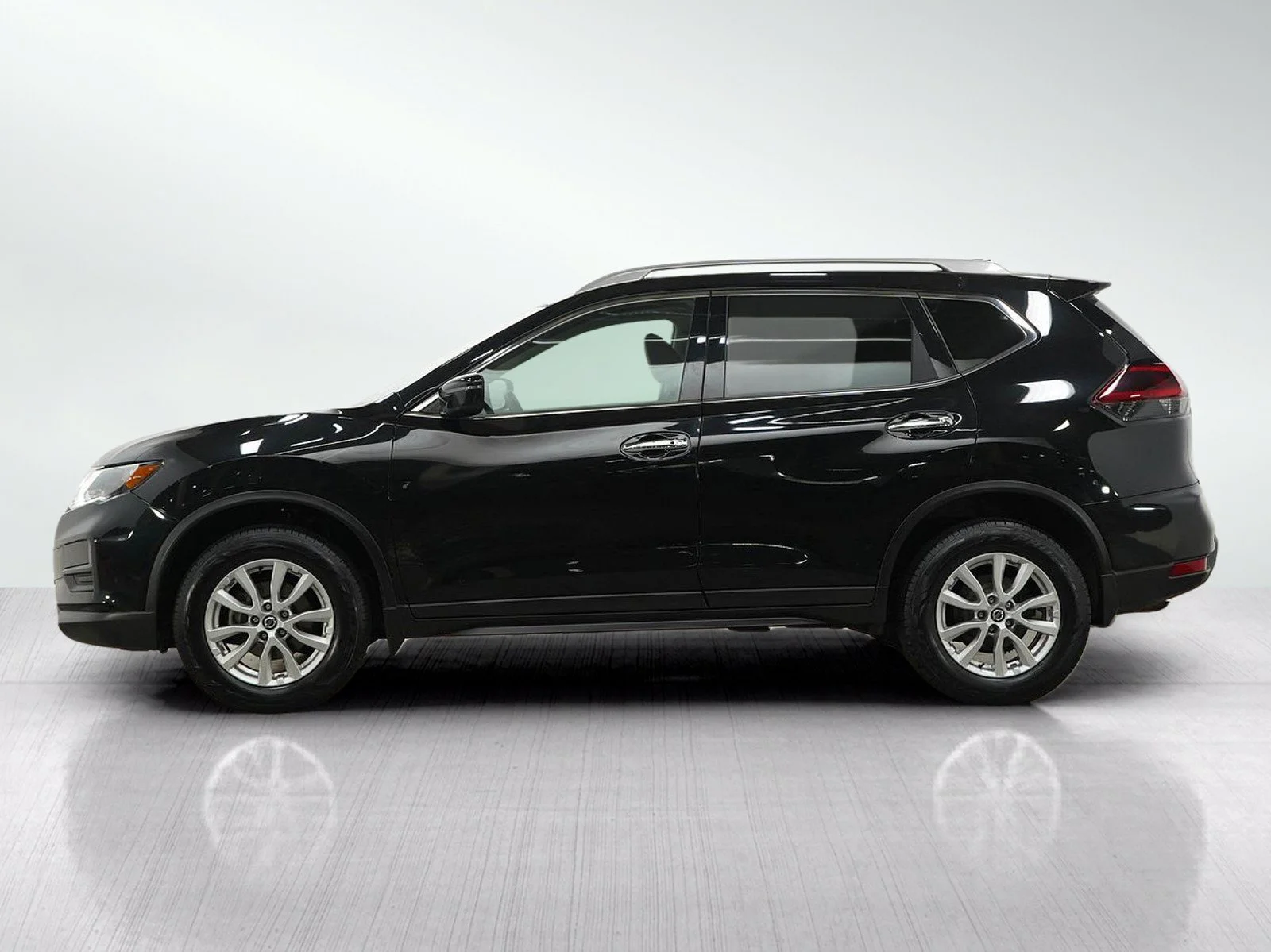 Used 2020 Nissan Rogue SV with VIN 5N1AT2MV1LC781011 for sale in Minneapolis, Minnesota