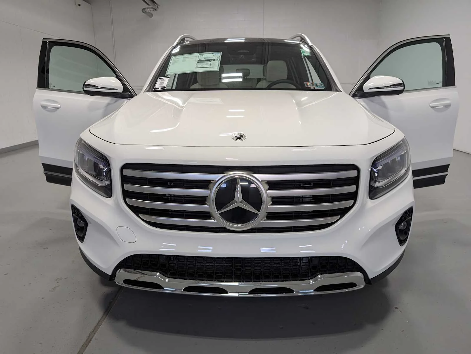 Used 2026 Polar White Mercedes-Benz GLB 250 image 13