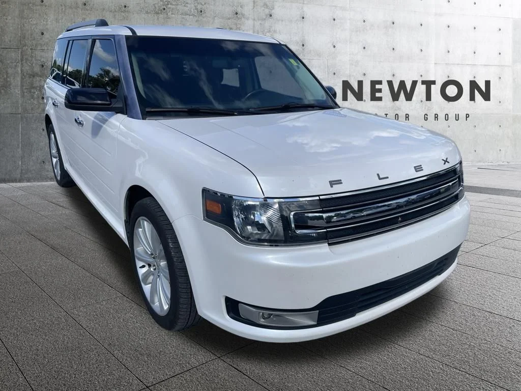 Used 2018 White Platinum Clearcoat Metallic Ford SEL image 1