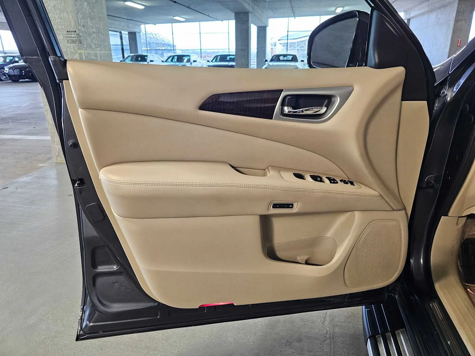 Used 2014 Dark Slate Nissan Platinum image 16