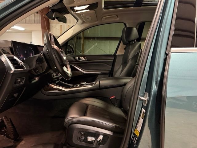 Used 2023 Blue BMW xDrive40i image 9