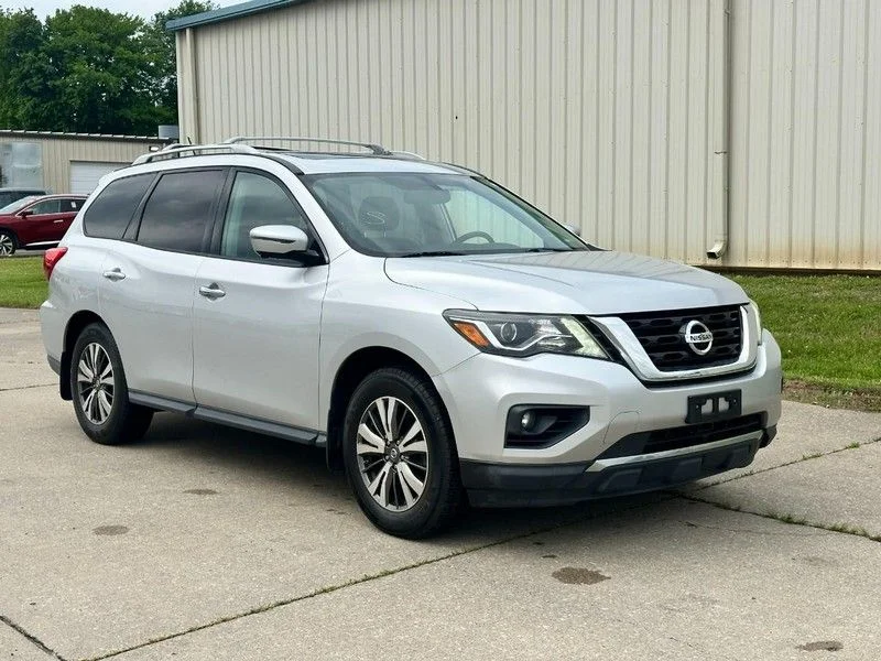 2017 Nissan Pathfinder SL 4WD's photo