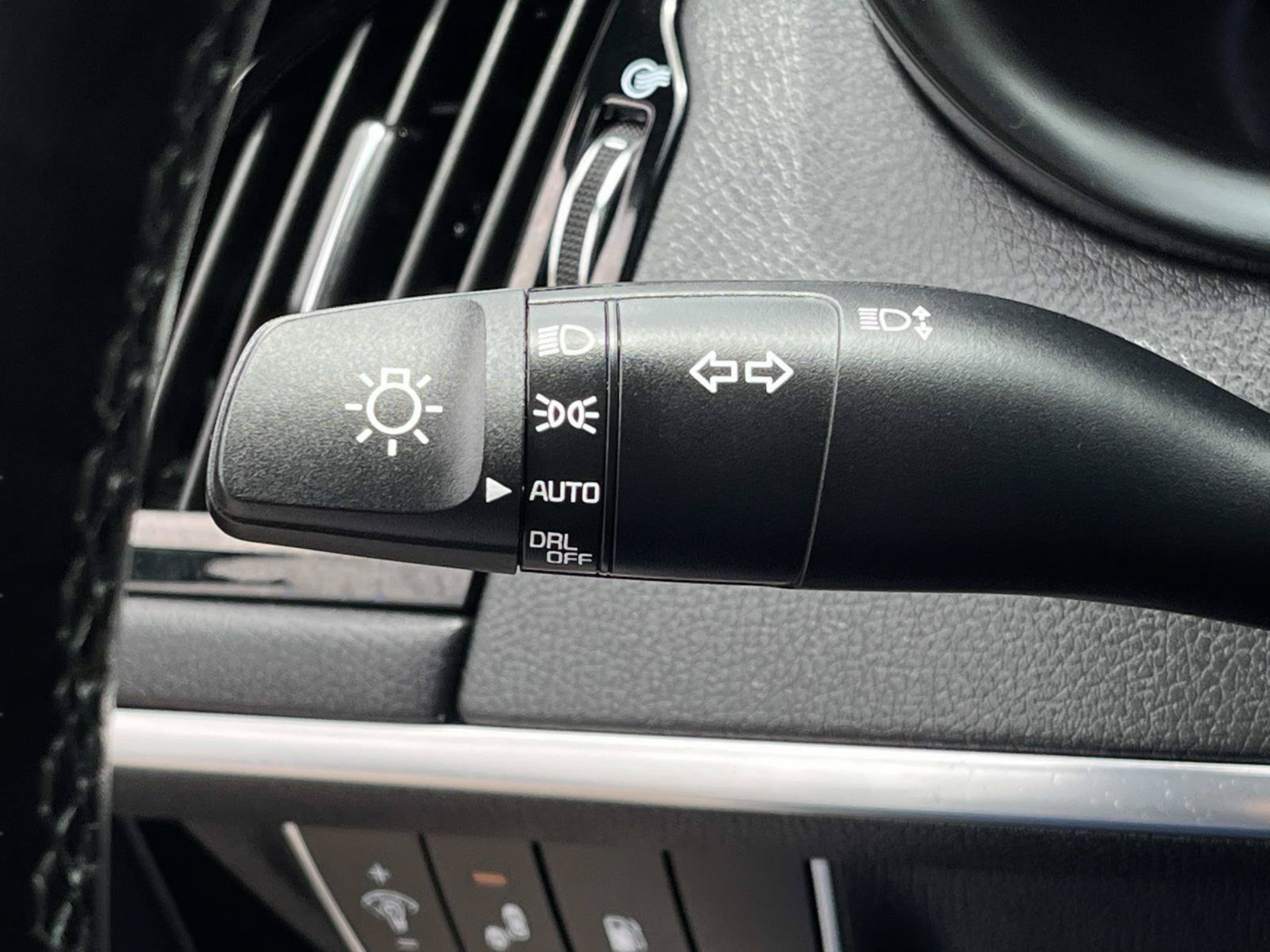 Used 2021 Snow White Pearl Kia GT-Line image 33