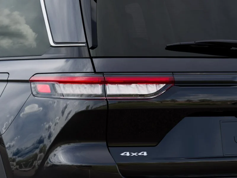 New 2026 Diamond Black Crystal Pearl-Coat Exterior Paint Jeep Limited image 6