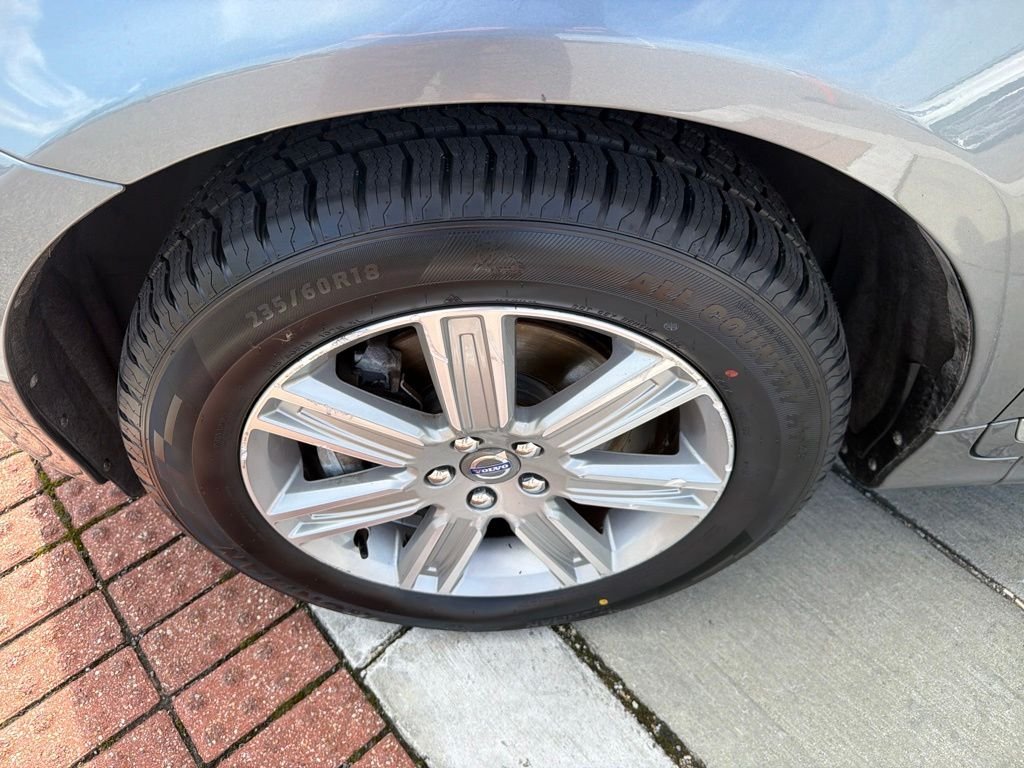 Used 2017 Gray Volvo T5 Inscription image 9
