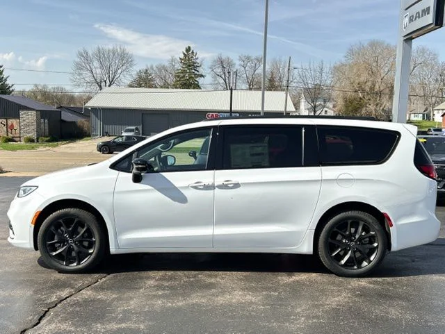 New 2026 Bright White Clearcoat Chrysler Limited image 6