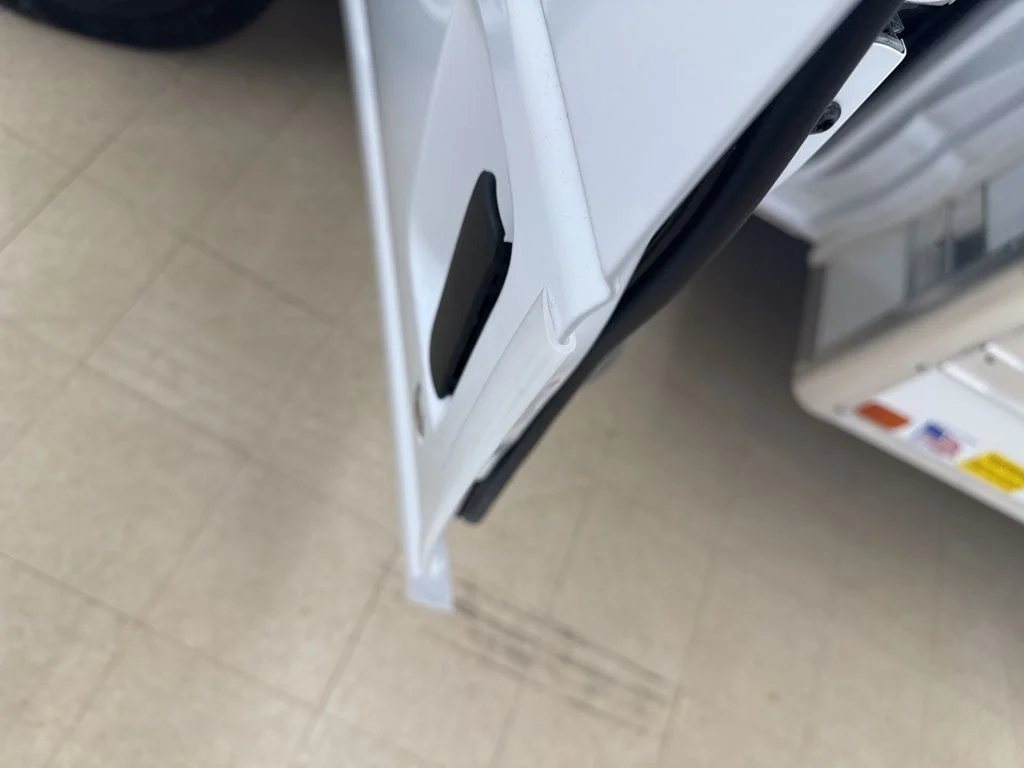 New 2025 Oxford White Ford E-350 SRW image 28