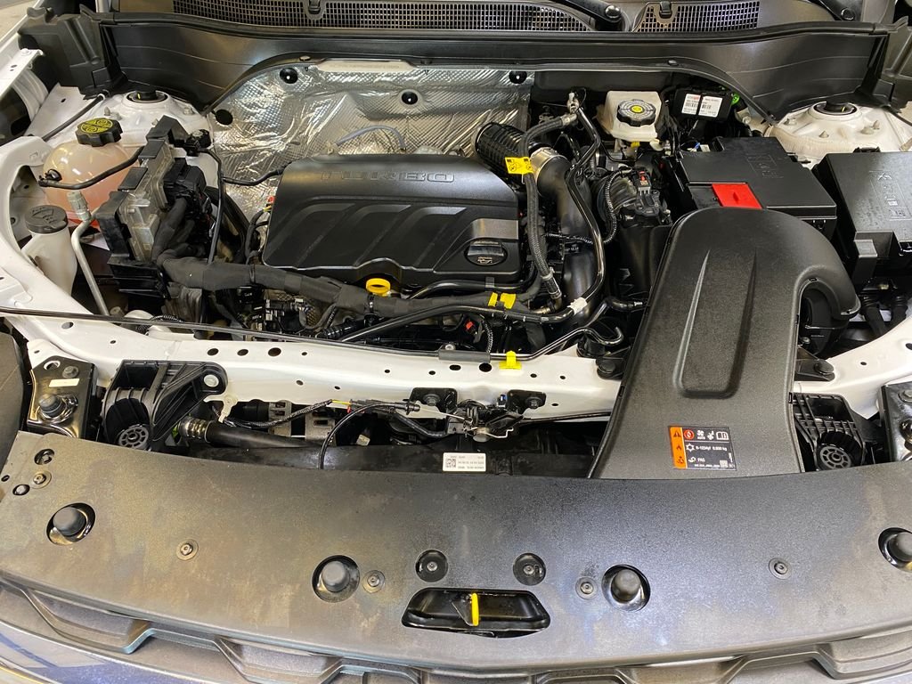 Used 2025 White Chevrolet LT image 9