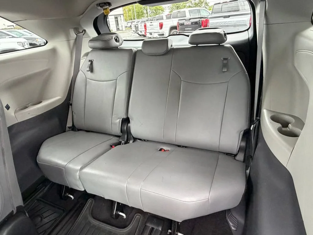 2024 Toyota Sienna XLE - Photo 27