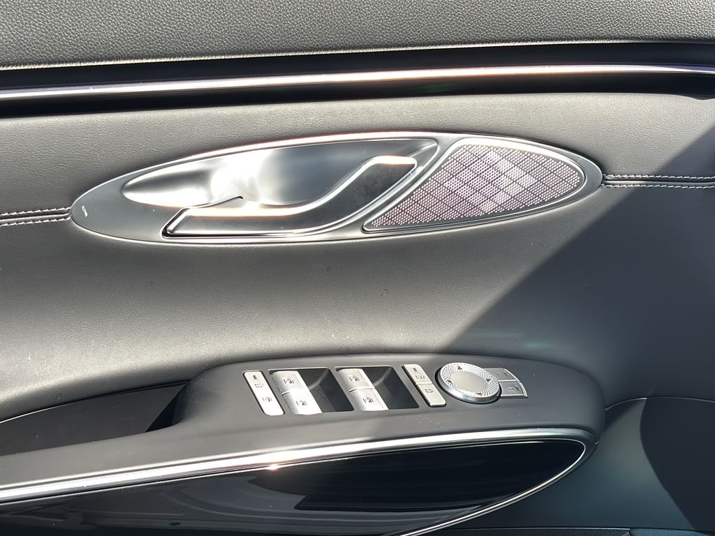 2026 GENESIS GV70 Standard - Photo 12