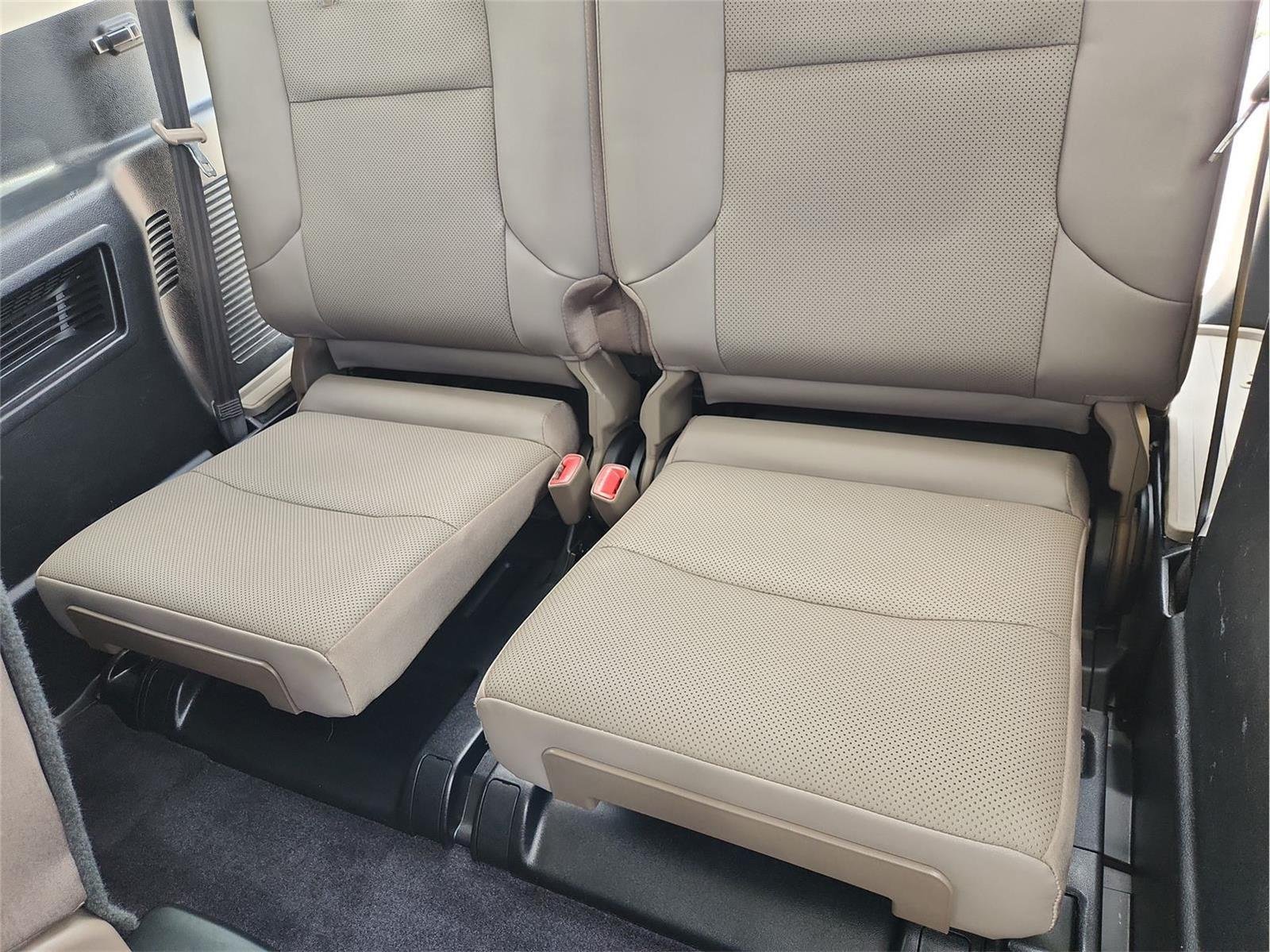 Used 2021 Silver Lexus GX 460 Premium image 35