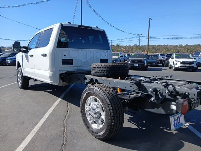 New 2026 Oxford White Ford F-350® XLT image 5