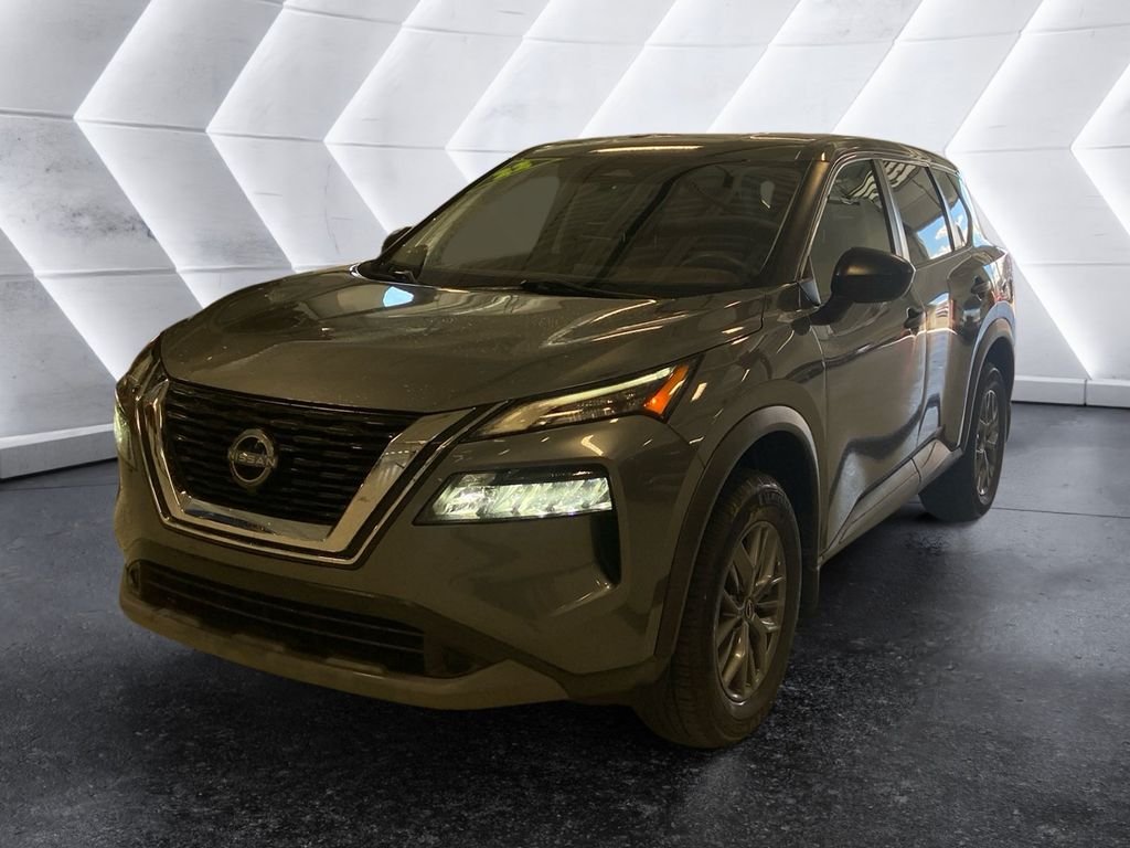 Used 2022 Gray Nissan S image 3