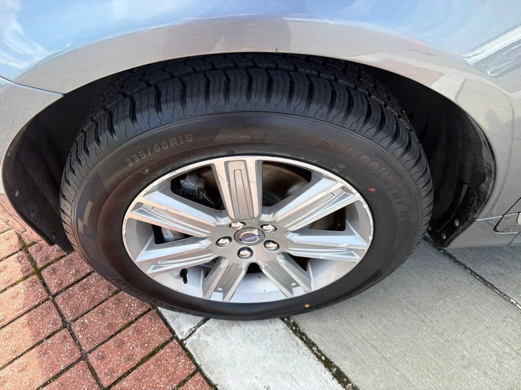 Used 2017 Gray Volvo T5 Inscription image 9