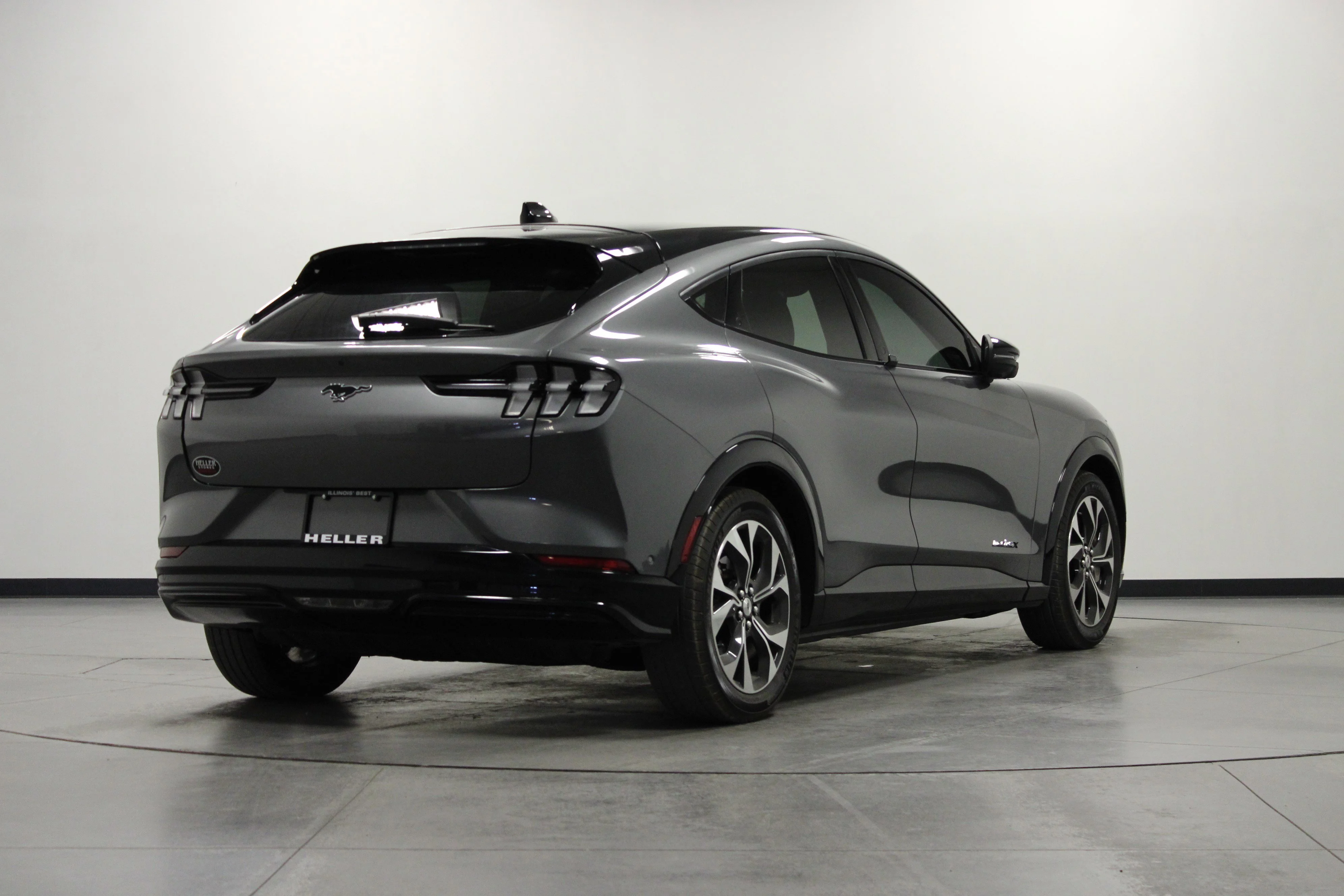 Used 2021 Gray Metallic Ford Premium image 4