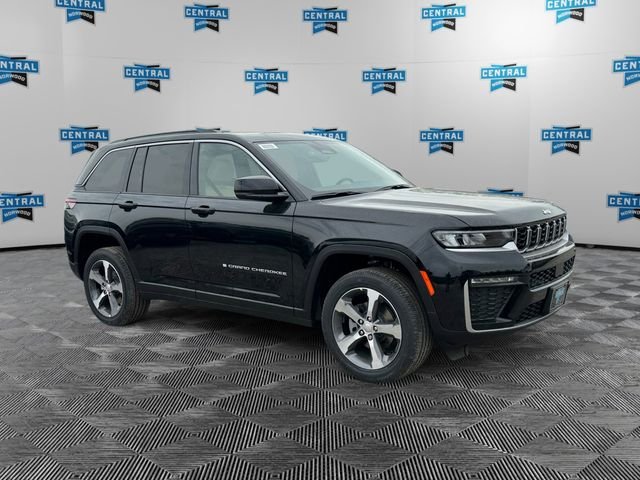 New 2026 Diamond Black Crystal Pearl-Coat Exterior Paint Jeep Limited image 7