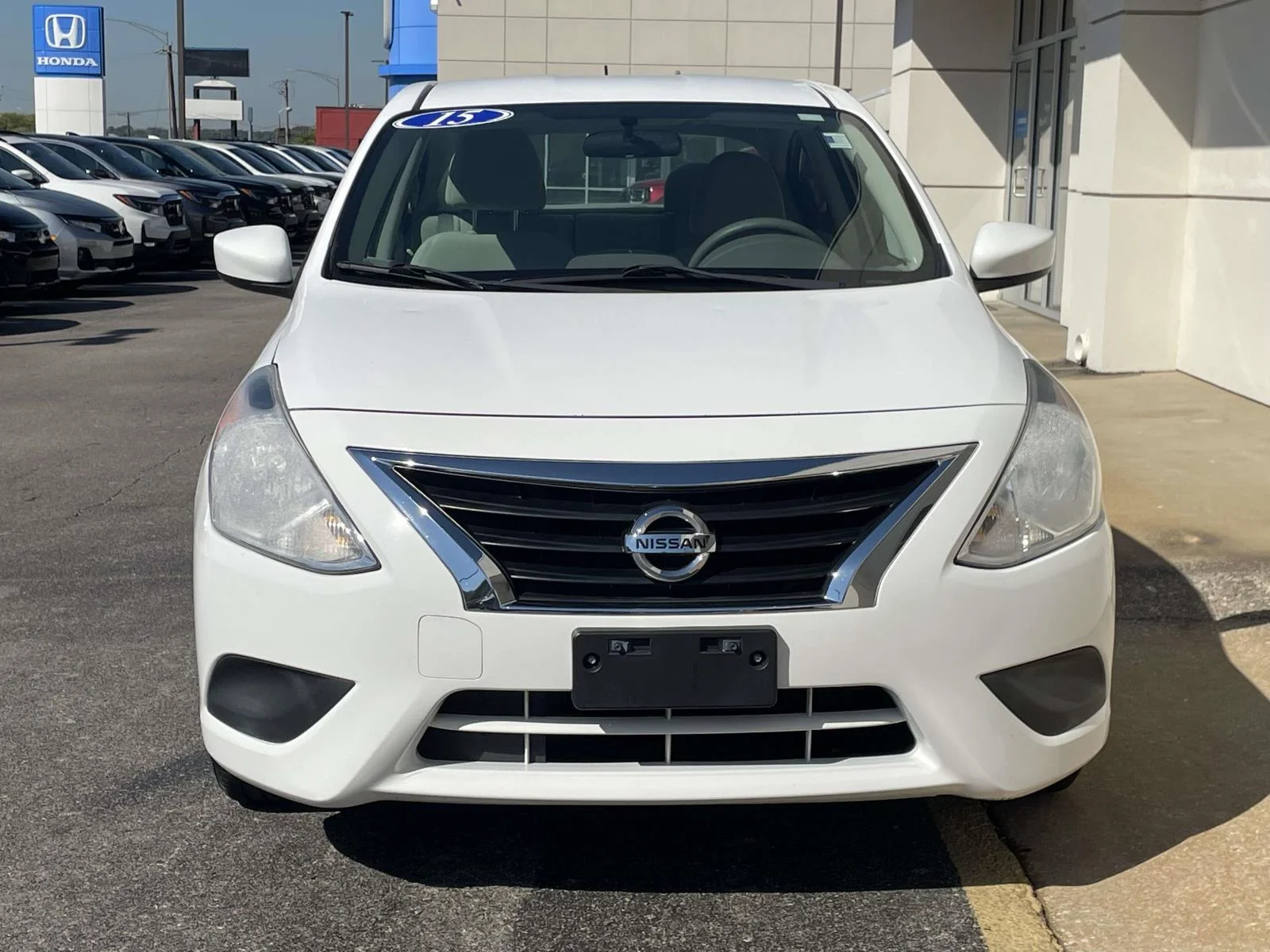 Used 2015 White Nissan 4dr Sdn CVT 1.6 SV image 5