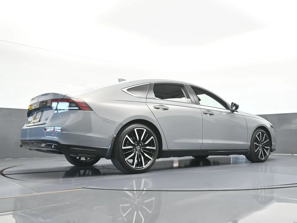 Used 2024 Solar Silver Metallic Honda Touring image 57