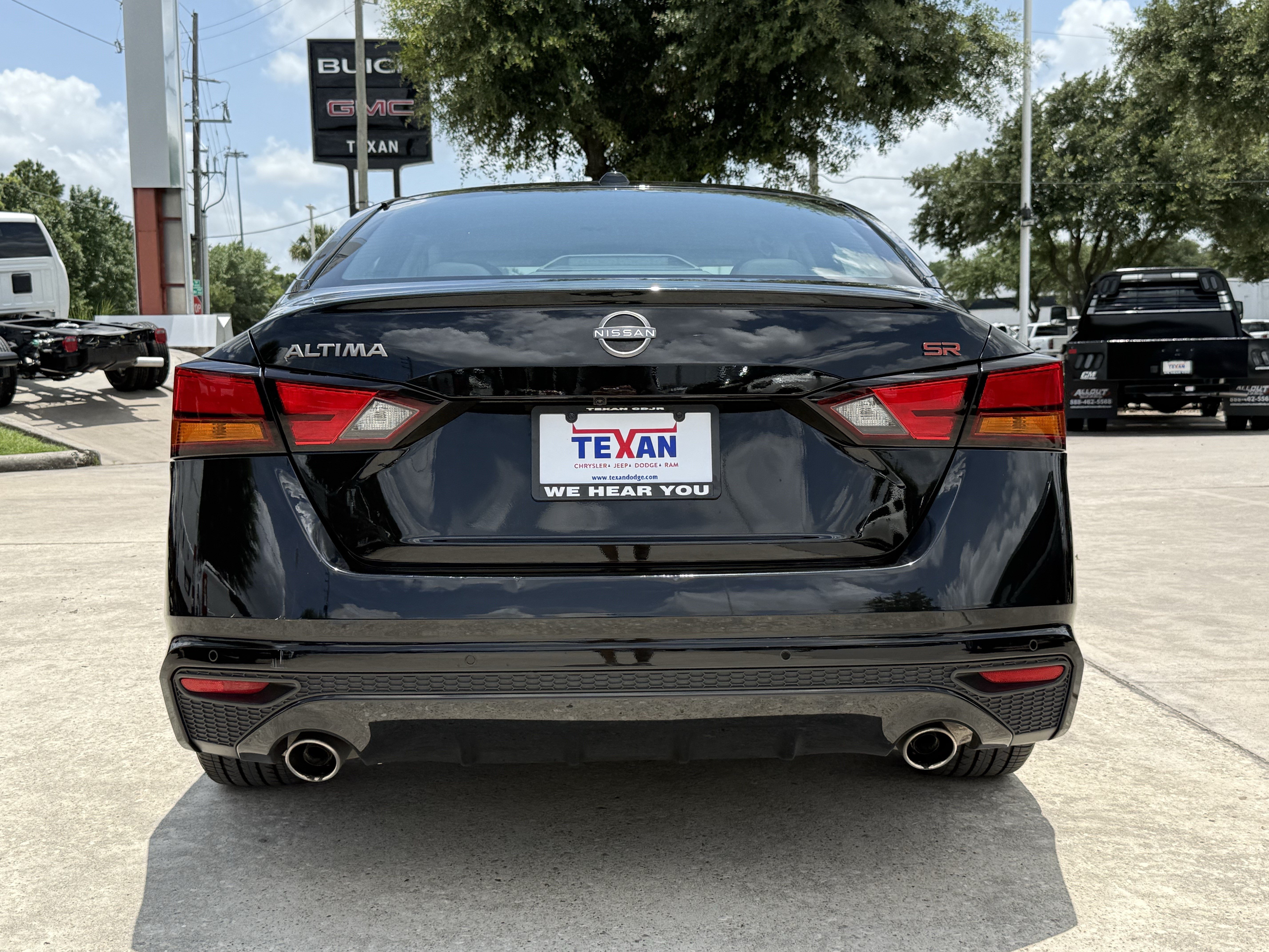 Used 2025 Super Black Nissan  image 5