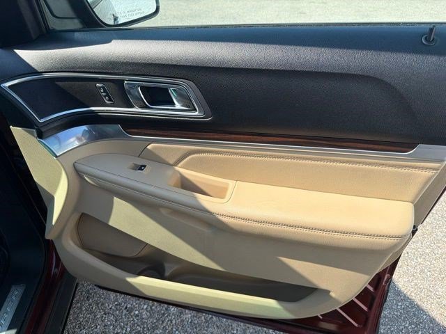 Used 2016 Bronze Ford Limited image 21