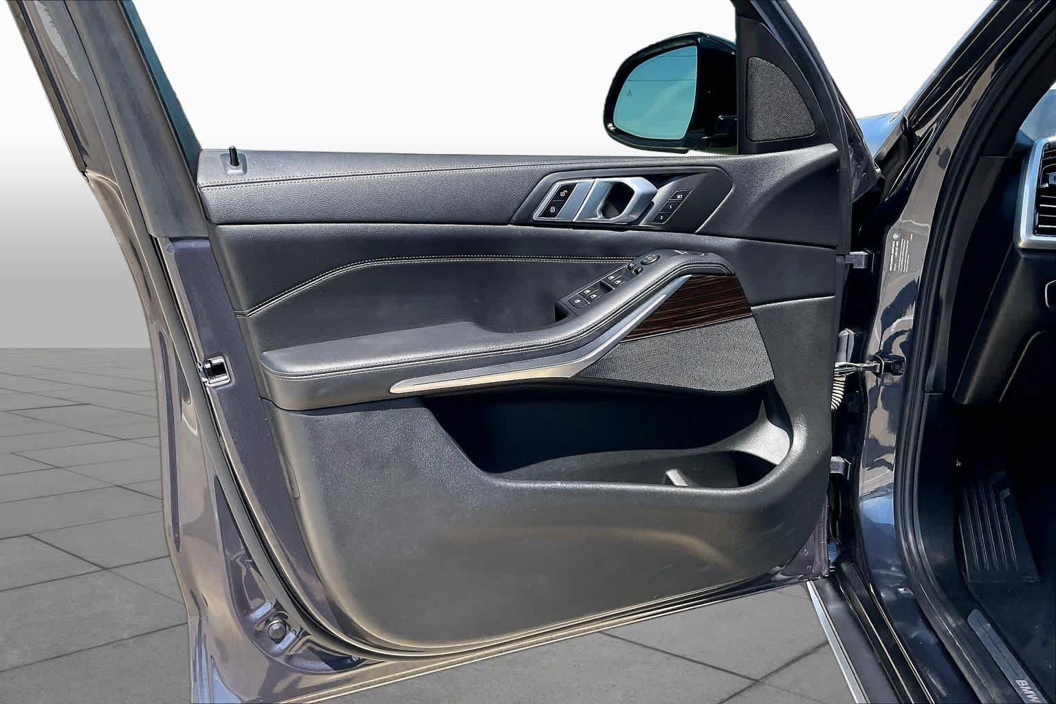 Used 2020 Arctic Gray Metallic BMW sDrive40i image 21