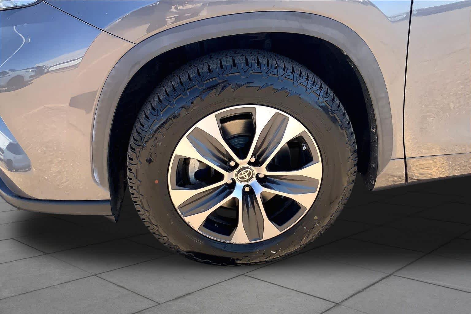 Used 2020 Magnetic Gray Metallic Toyota XLE image 11