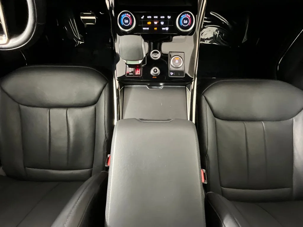 Used 2023 Gray Land Rover SE Dynamic image 14