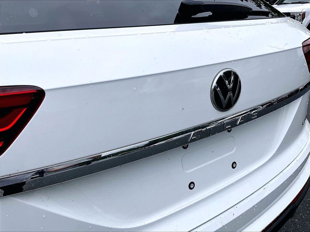 Used 2023 White Volkswagen 3.6L V6 SE w/Technology image 8
