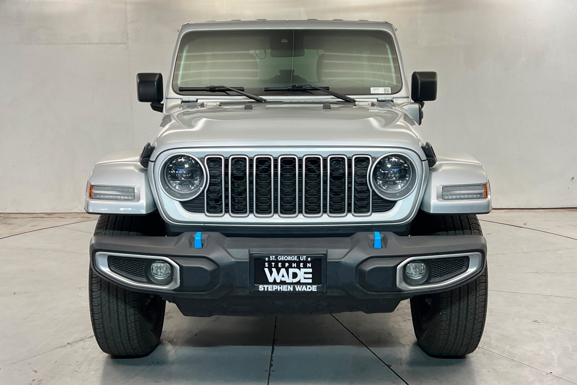 Used 2024 Silver Zynith Clearcoat Jeep Sahara image 9