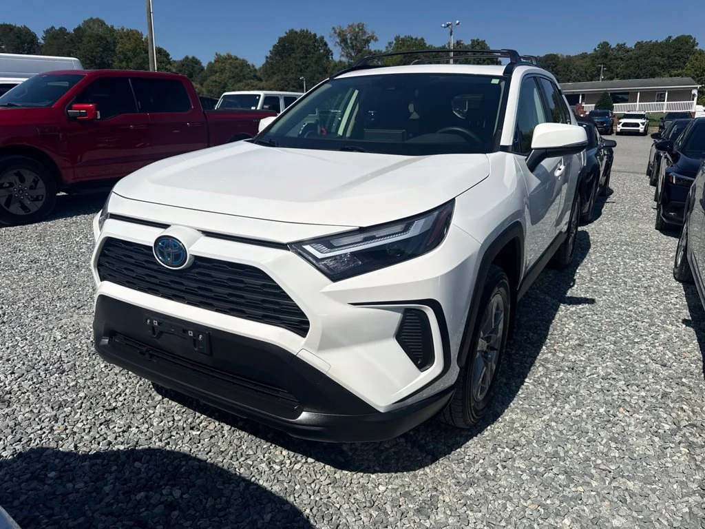 Used 2024 White Toyota XLE image 1