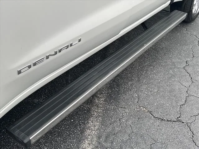 Used 2024 White GMC Denali image 16