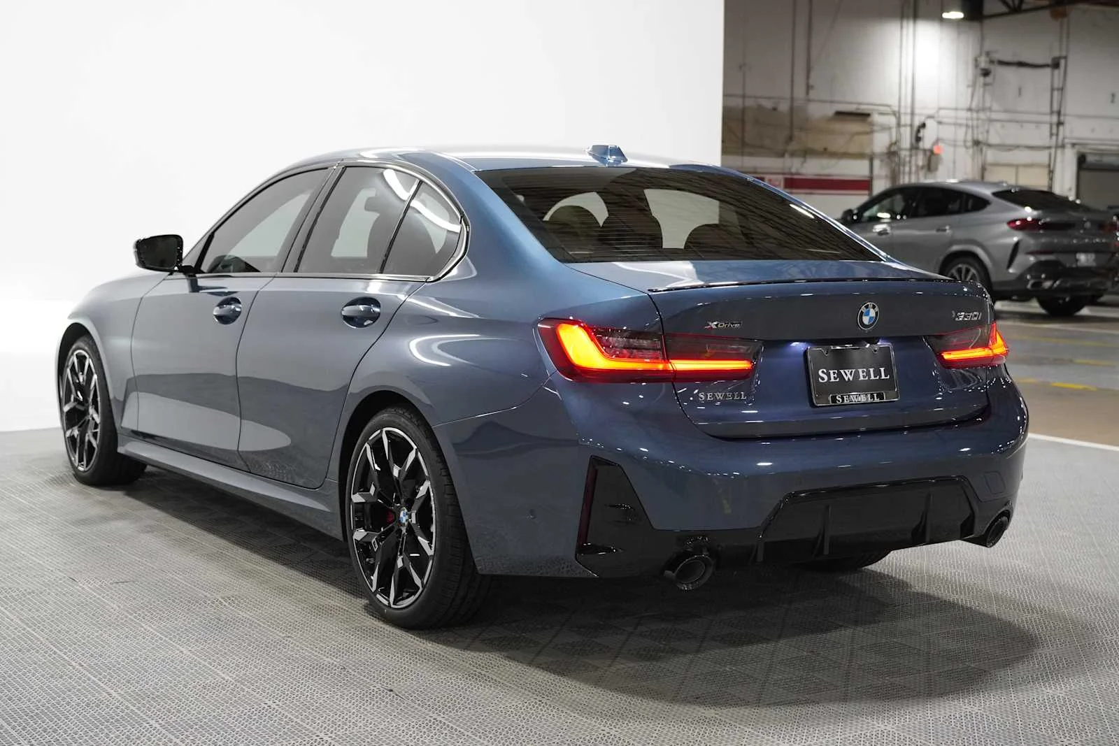 New 2026 Arctic Race Blue metallic BMW 330i xDrive image 2