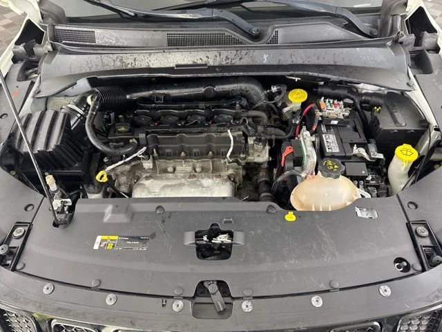 Used 2018 White Jeep Latitude image 17