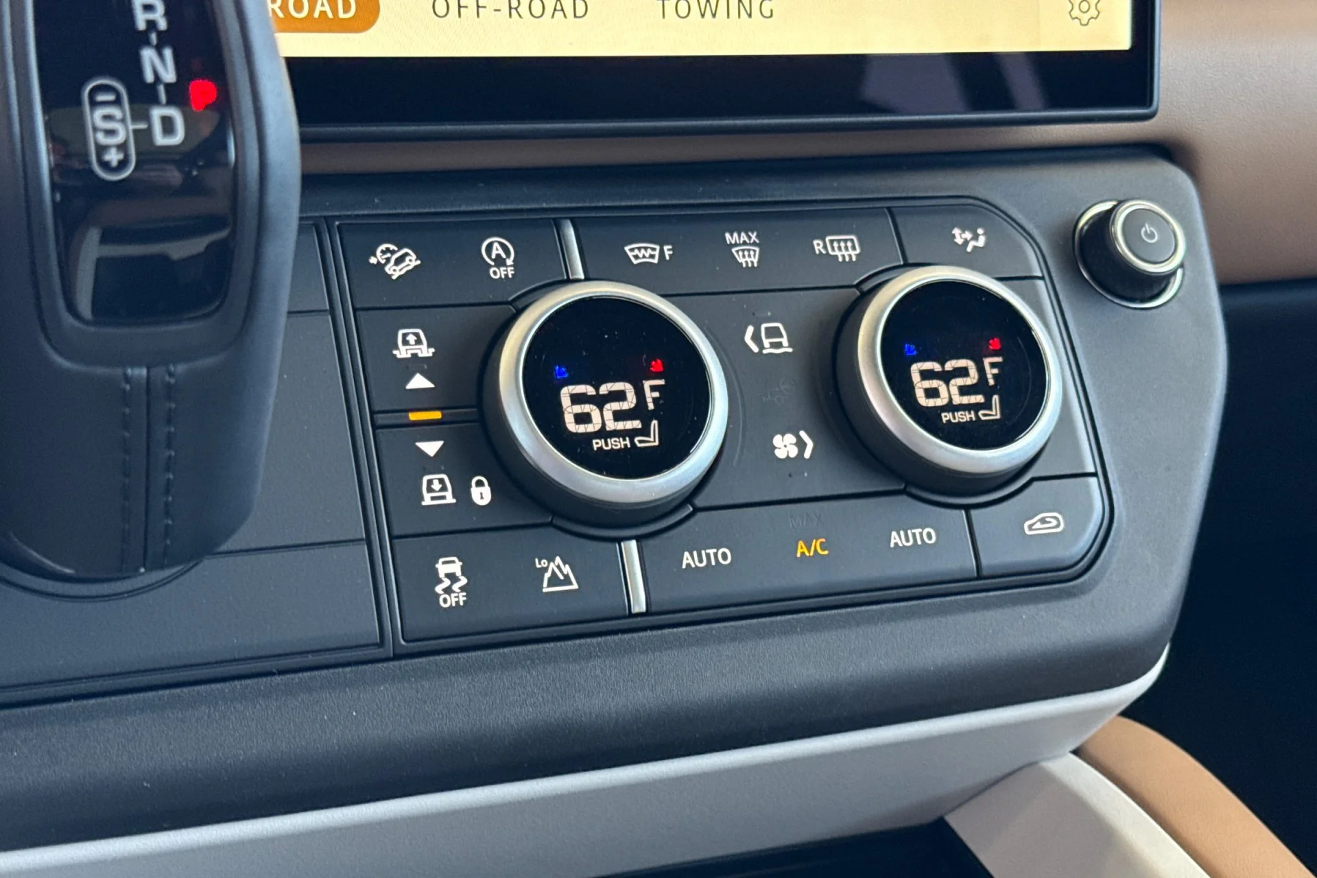 New 2026 Carpathian Grey Land Rover X-Dynamic SE image 23