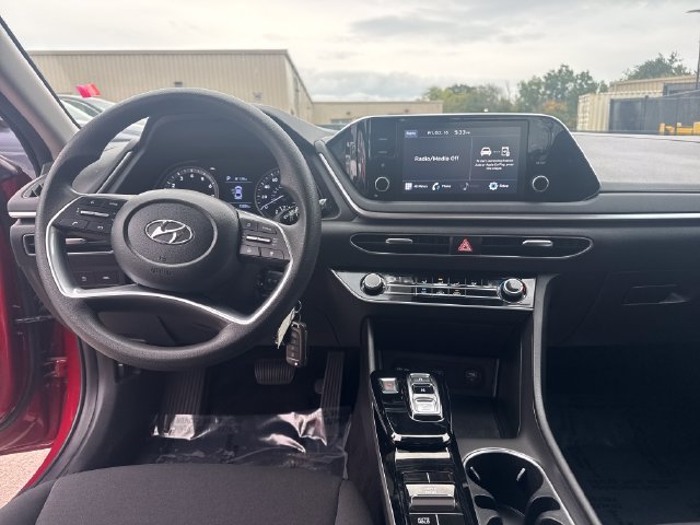 Used 2023 Red Hyundai SE image 15